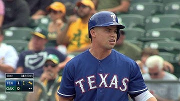 TEX@OAK: Smolinski opens the scoring with RBI single