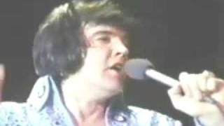 Video thumbnail of "Elvis Presley canta  "Cuan grande es El"  Elvis Presley sings "How Great Thou Art""