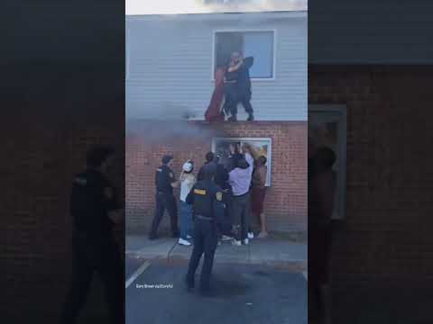 Dramatic Moments Bystanders Rescue People Trapped In Apartment Fire Video Shows