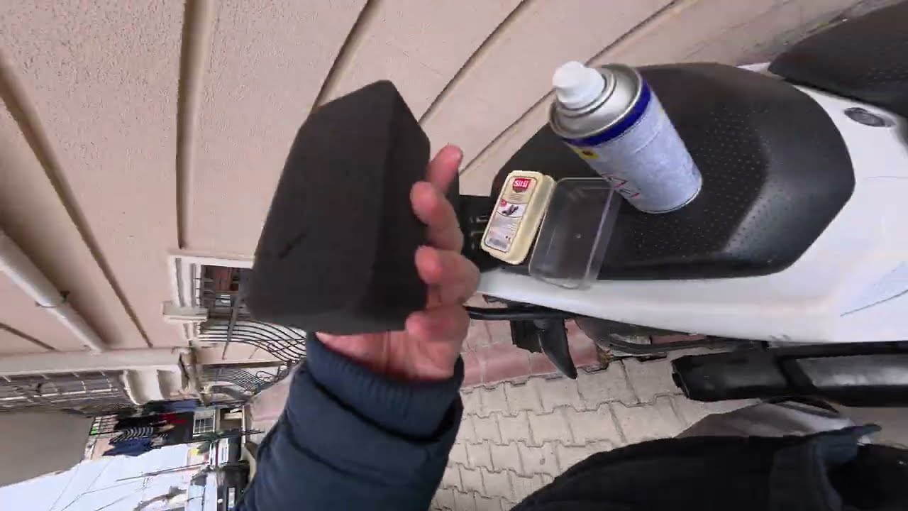 WD 40 ve sünger ile Motorsiklet temizliği