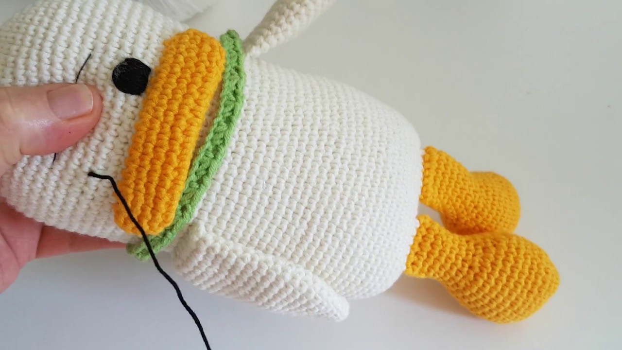 Szem hímezése amiguruminál/How to embroider eye amigurumi - YouTube