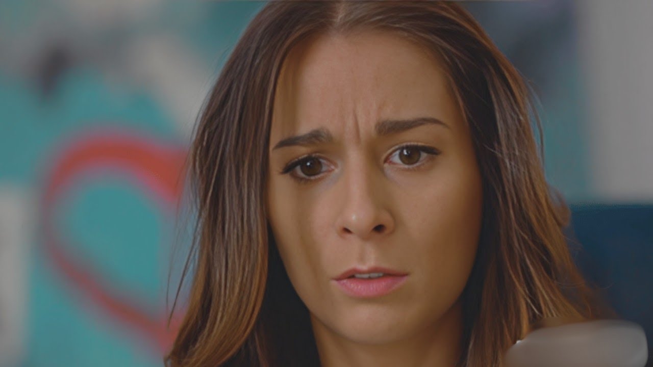 بتجيب عامل يشتغلها في البيت وبتتـصدم صًدمة عمرها لما بتعرف حقيقته واللي عايز يعمله / ملخص فيلم 