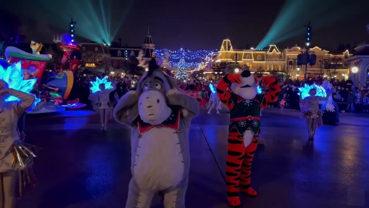 Mickeys dazzling Christmas parade at Disneyland Paris