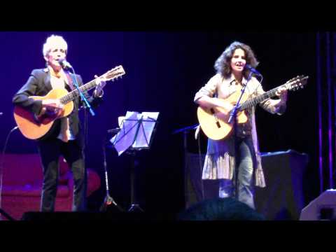 Joan Baez & Marianne Aya Omac - Gracias a la vida ...
