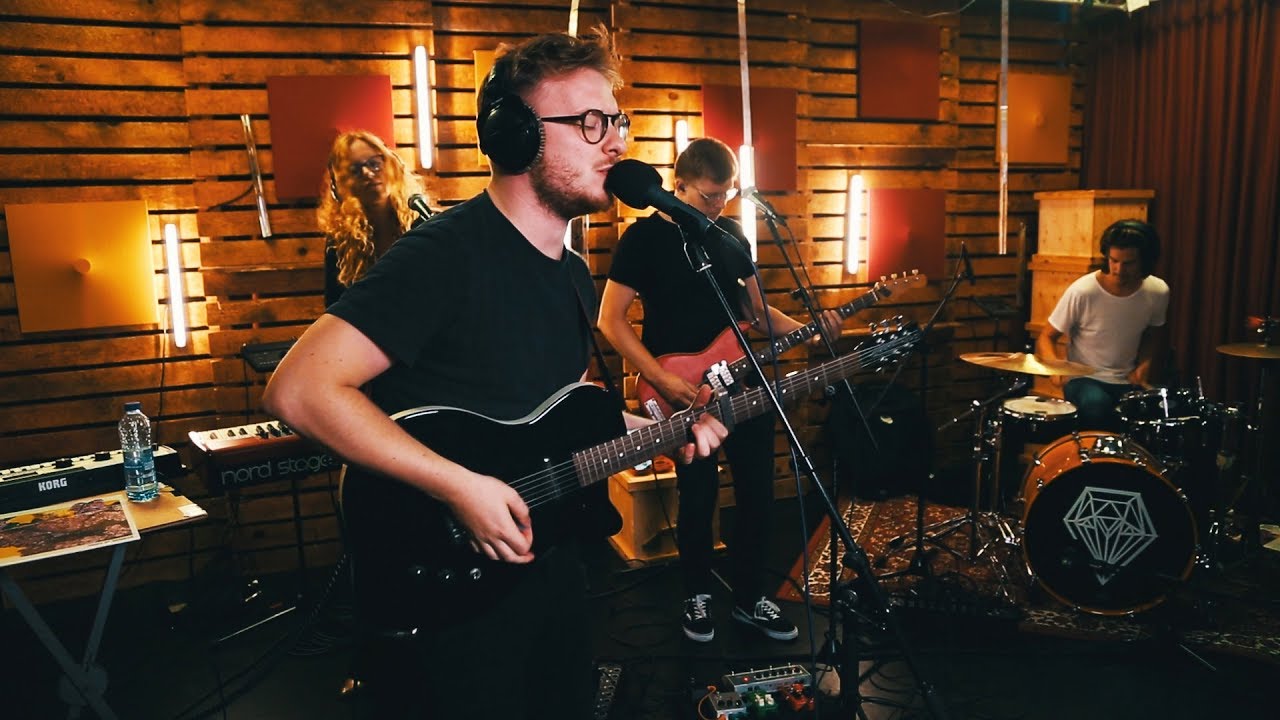 YouTube पर School is Cool - Run Run Run Run Run (live) देखें YouTube पर School is Cool - Run Run Run Run Run (live) देखें