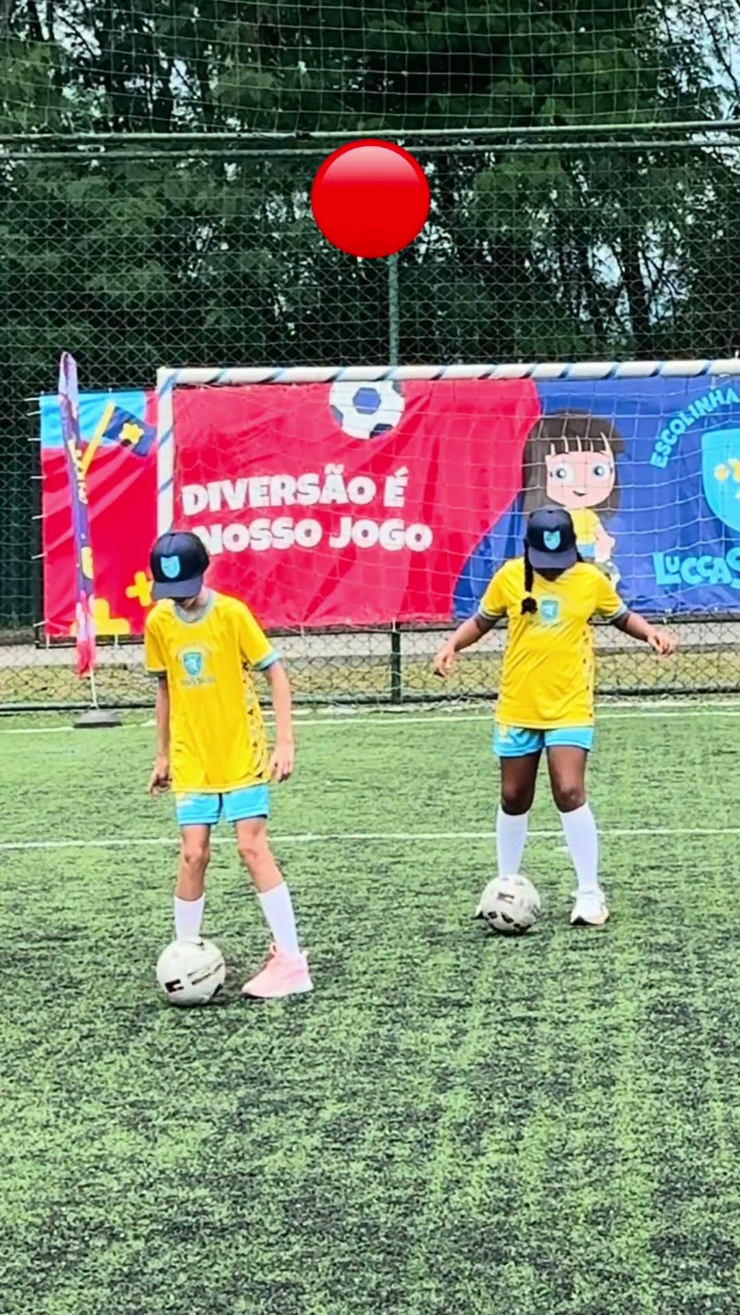 BATATINHA 1,2,3 NA ESCOLHINHA DO LUCCAS NETO