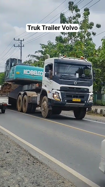 Truk Trailer Volvo Bawa Exca#shorts#short#viralvideos #trending #heriadi #mobiltrukanimasi#excavator