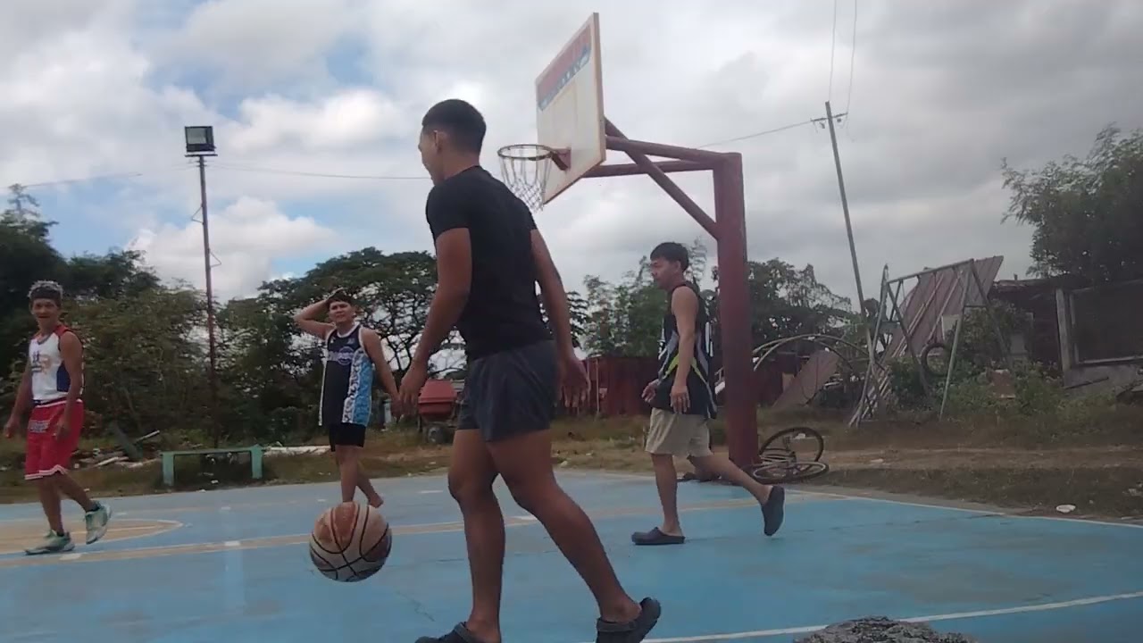 🏀⛹️ 2V2 with 71 y/o in red shorts 