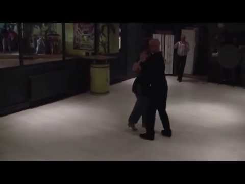 Tina Riccardi - Chéz L' Amistad - milonga: achterwaartse ocho's & versieringen -