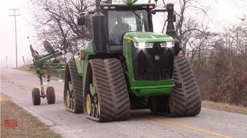 Big JOHN DEERE Tractors on the Move in Tillage