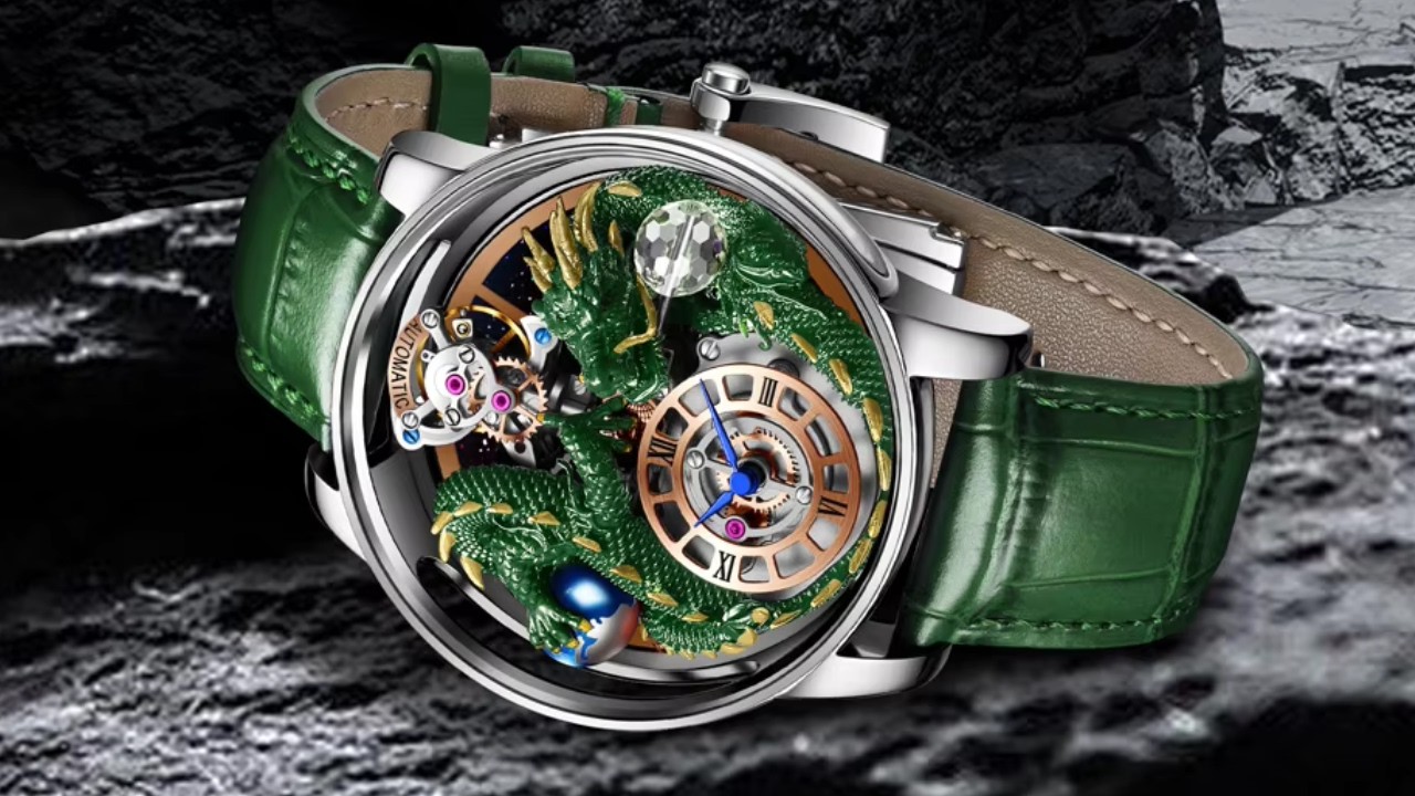 Часы PINDU Design Astronomia с бриллиантовым турбийоном, небесным циферблатом и сапфировым стеклом.