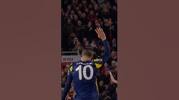When Van Persie Was Applauded After Scoring AGAINST United! 👏🤯