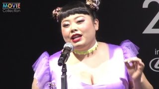 渡辺直美、気合が入りすぎて胸元が破けた／VOGUE JAPAN Women of the Year 2016