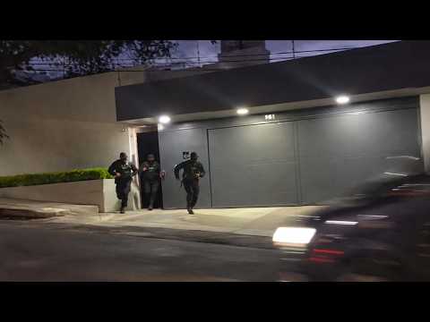 HOW THE POLICE ESCAPED FROM FEDE VIGEVANI'S HOUSE AFTER CONFRONTING MINI MINI.EXE