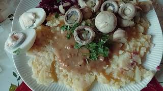 Danie Obiadowe - Pieczarki Krótko Gotowane W Całości - Stańisław Wierzchowski .