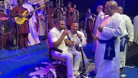 Yinka Ayefele and Mega99 End Rift of Over 5 Years in CCC Etete Parish in Benin City on Stage."