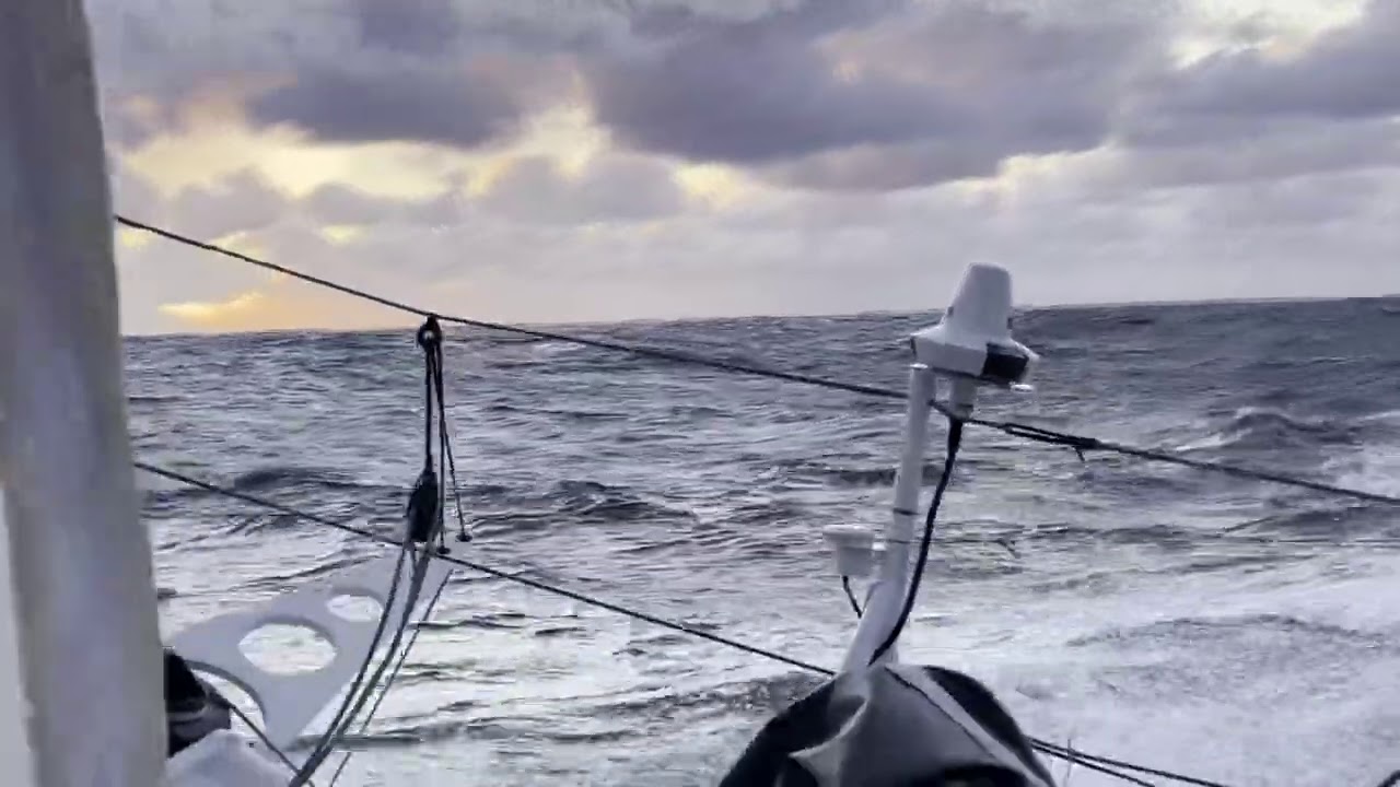 Day 30 - 17:00 - Surfing the Southern Ocean waves