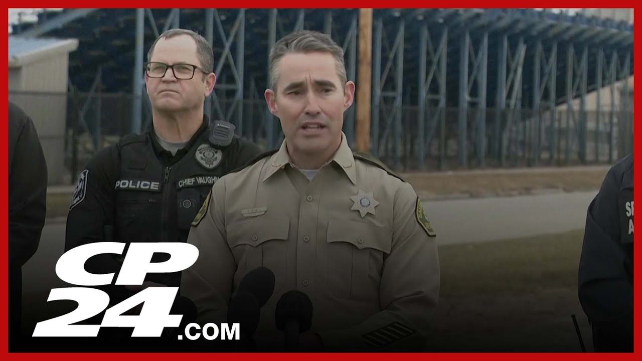 Police update active shooter at Iowa highschool - YouTube