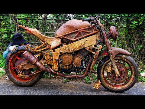 Fully restoration rusty KAWASAKI Z900 super motorbike with speed