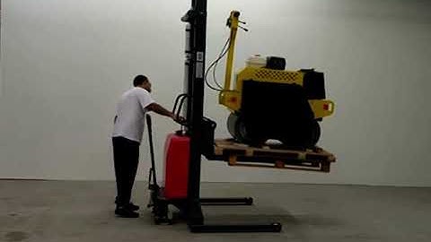 SINOLIFT DYC Series China Semi electric stacker forklift