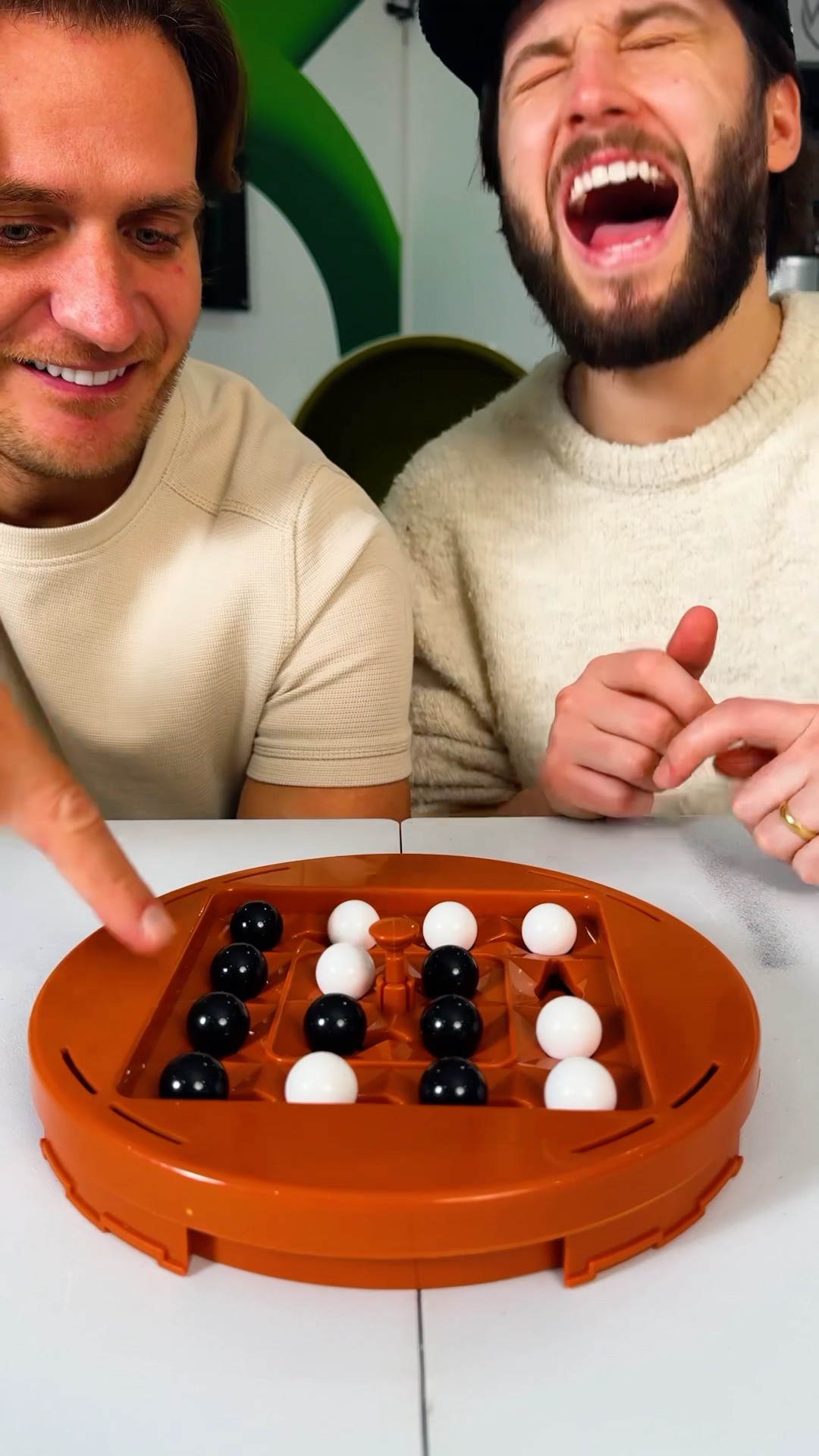 Can you figure how this game works? #orbito #logic #chess #boardgames