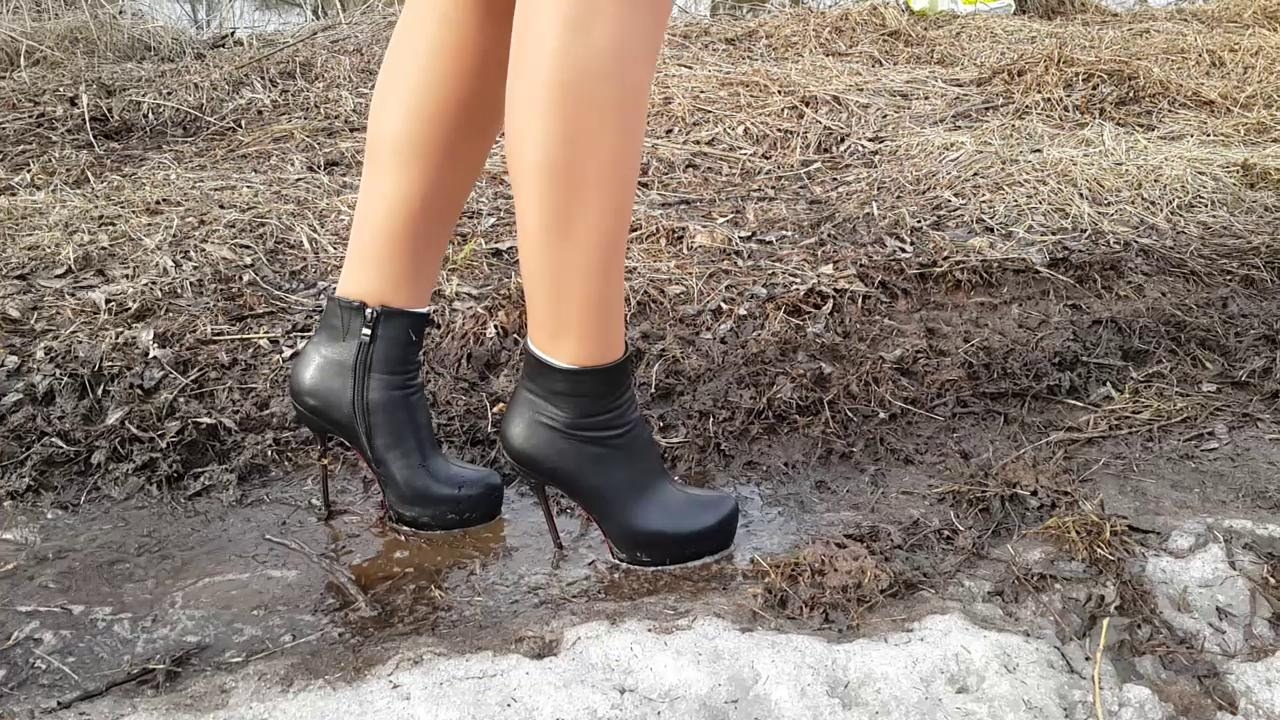 Public Pissing In My New Rubber Boots