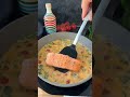 Lachs in Parmesansauce mit cremigem Reis 😍 👉 das Rezept gibt’s in meinem Kochbuch! #food #shorts