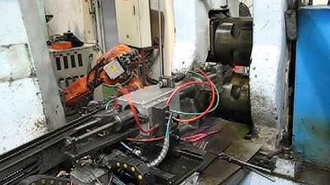 forging robot cooperate with CNC hammer