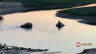 Вытащили Ниву / Niva 4x4 got stuck in the middle of the river #russia #сургут#нива4х4