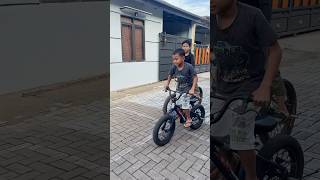 BERDIRI DIATAS SEPEDA😁 #trandingshorts #videoshort #sepeda