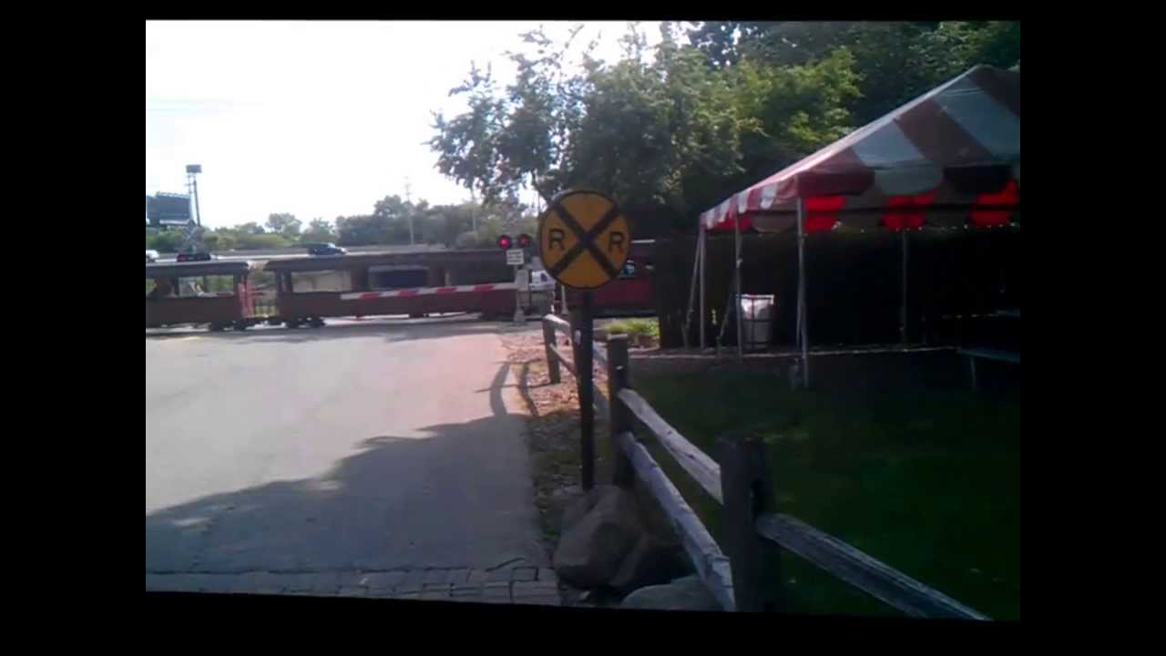 Milwaukee County Zoo Train Crossing. Railfanning - YouTube