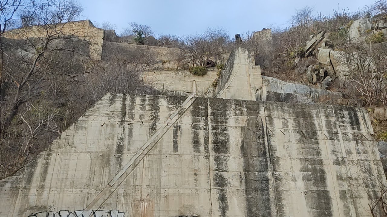Aqui no rio Paraíba ia ser construído uma das maiores barragens do Estado mas foi abandonada