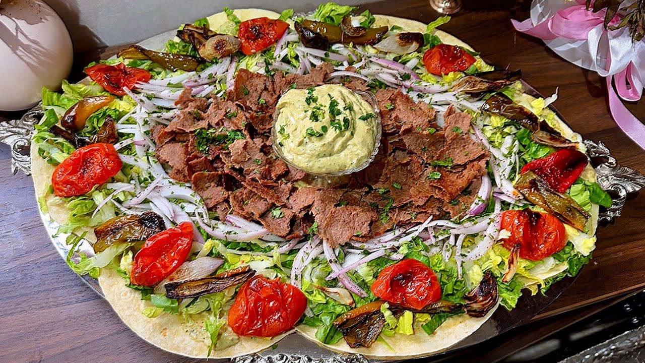 الوصفة لي طالعه ترند وعاملة ضجة الدونر شاورما لكفته التركية مرفوقه بصلصة المشاوي اليونانية الخطيره