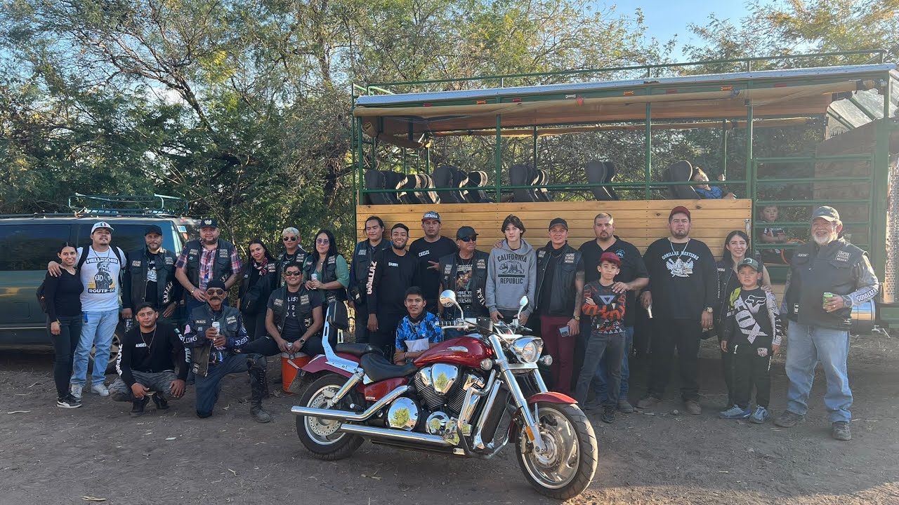 Gorillaz mestizos presentes en evento proyectando amor en San Juan de Amula Jalisco 