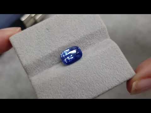 Untreated Cornflower blue cushion-cut sapphire 3.55 ct, Sri Lanka Video  № 2