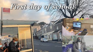 A DAY IN THE LIFE of an international student in UK | First day of school #ukvlog #dayinmylife |SJ