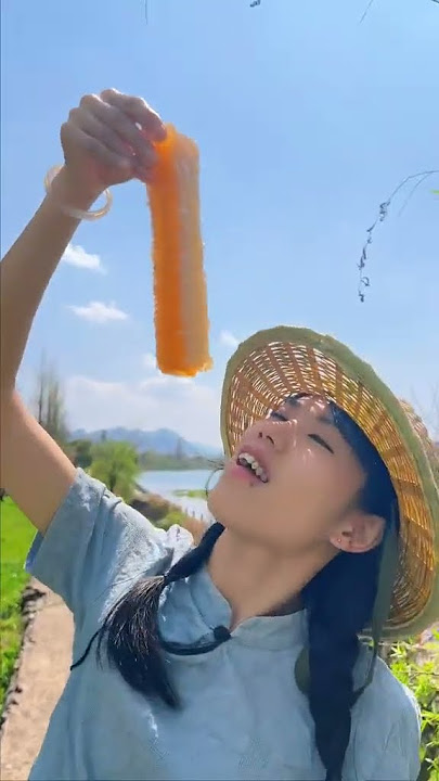 EATING HONEY DOESN'T GET BORING, REAL