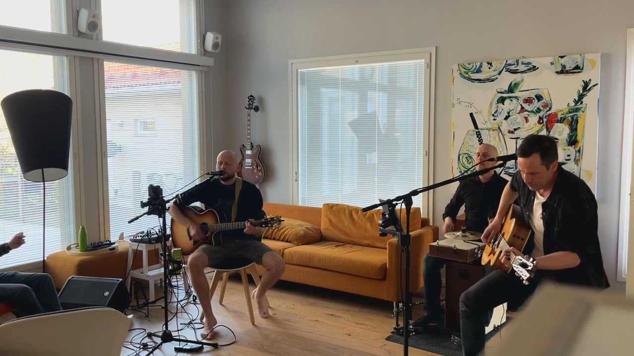 Kolmas nuotti -  Kukaan ei koskaan