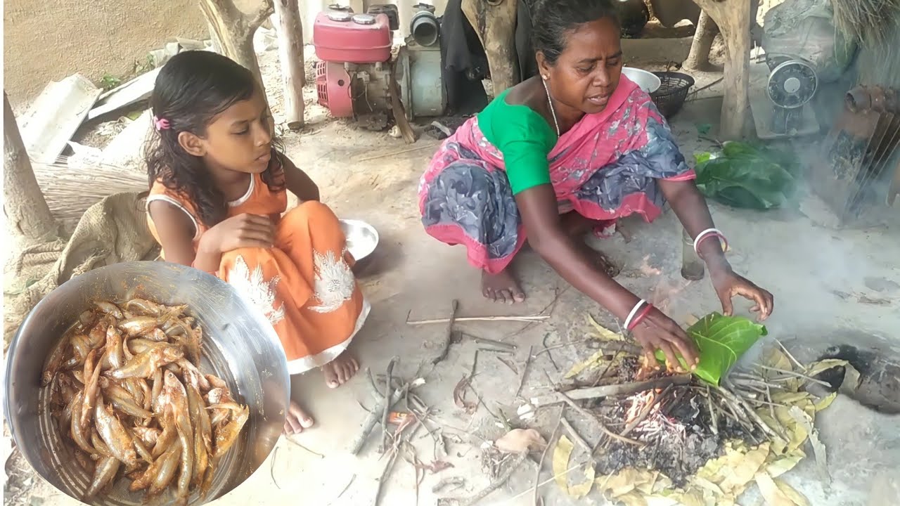 Santali tribe mother and daughter cooking small fish recipe primitive method//Rural india
