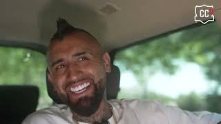 Thumbnail for Madurez, recuerdos y un saludo de MESSI: El primer día de Arturo Vidal 👑⚽️