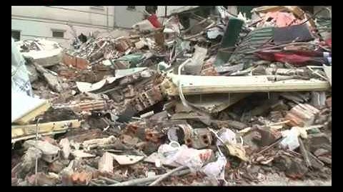 Clip sập nhà 5 tầng tại 47 - 49 Huỳnh Thúc Kháng - Hà Nội - VnExpress.mp4