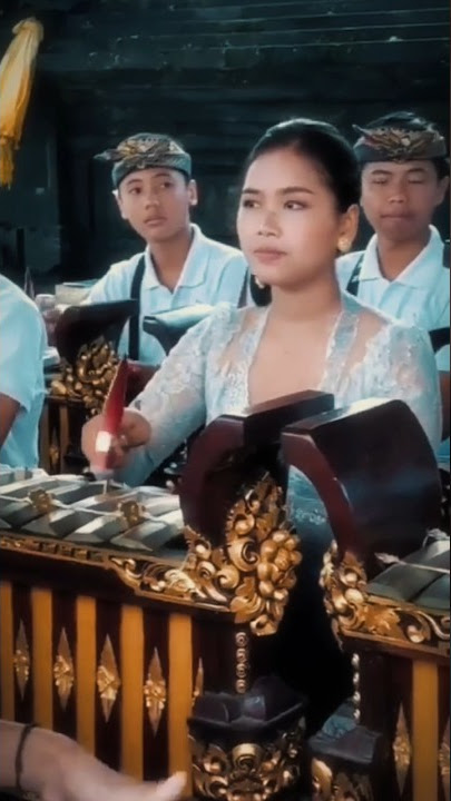 A beautiful Balinese girl is playing the GAMELAN.. 🥰😍 #bali #balinese #indonesia #gamelan #beautiful