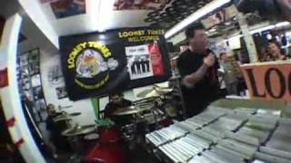 Papa Roach [LAST RESORT] LIVE @ THE LOONEY TUNES STORE