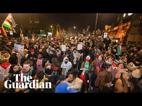 Protesters rally outside parliament in london as mps vote on gaza ceasefire