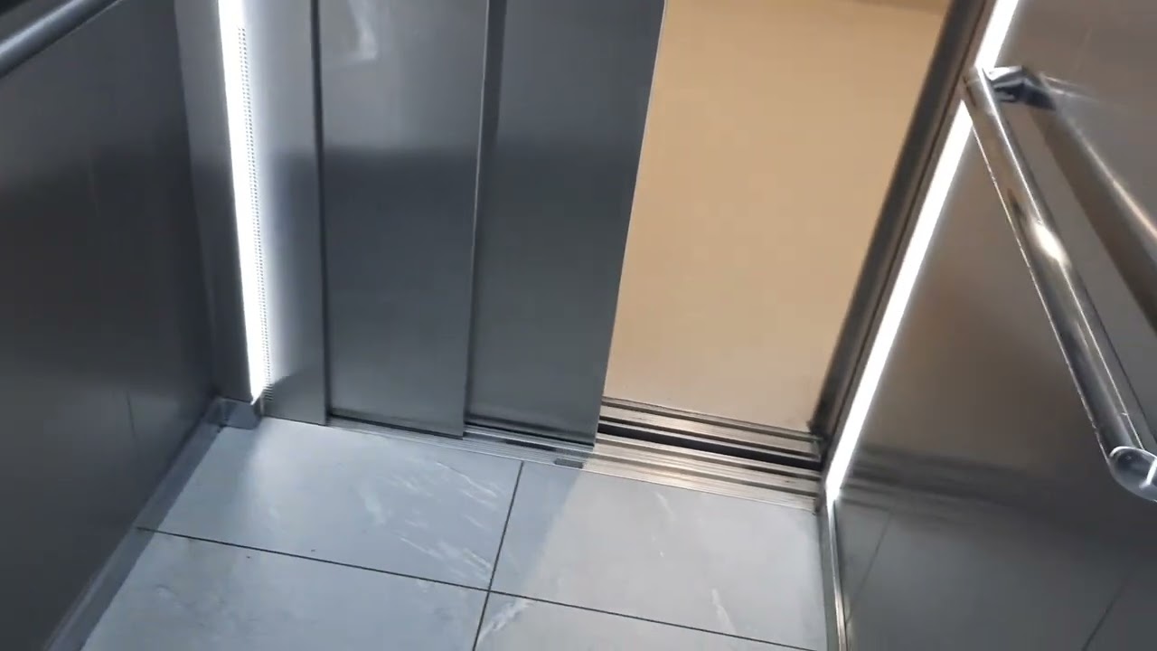 2 autres otis gen2 Marseille France 