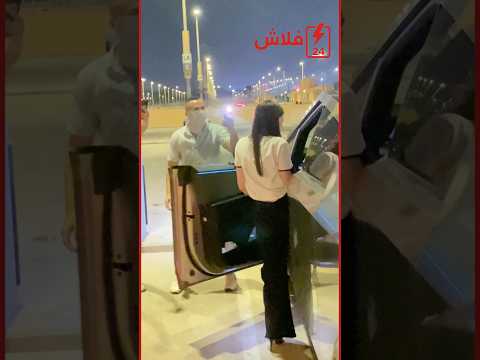 فتحلها العربية باللمس لتاني مرة لحظة خروج هشام جمال مع زوجتة ليلى احمد زاهر من العرض الخاص لفيلم