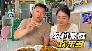 【东北那旮瘩】藏在胡同里的小菜馆，四个硬菜还不到100，东北物价太实惠了