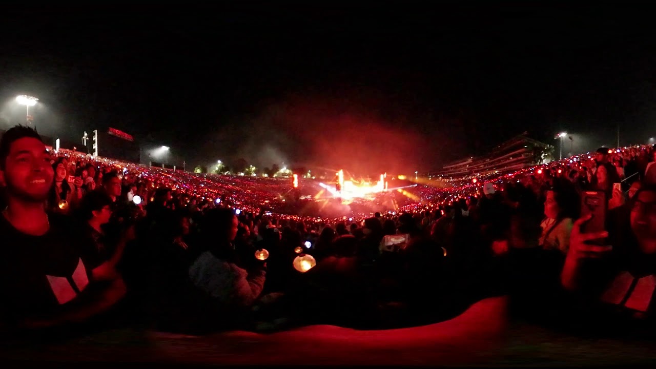 Virtual Reality - BTS (방탄소년단) 'IDOL' Rose Bowl Stadium Love Yourself Tour