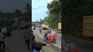 Detikdetik Menegangkan  Truk Sawit Hdanir Tumbang