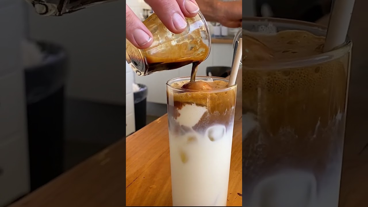 Jimmy preparing an iced coffee 👌🏻 #coffee #icedcoffee #barista #shorts #coffeevideo #coffeerecipe